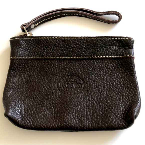 Roots Wristlet Zipper Pouch in Brown Pebbled Leather Excellent Condition unisex - Picture 1 of 7